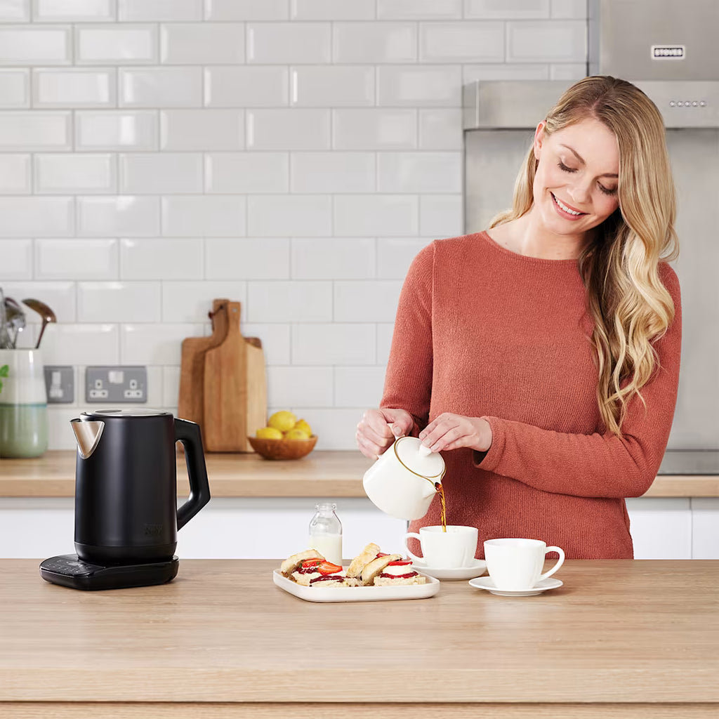 Ninja Black Perfect Temperature Kettle, Rapid Boil ¨C KT200UK