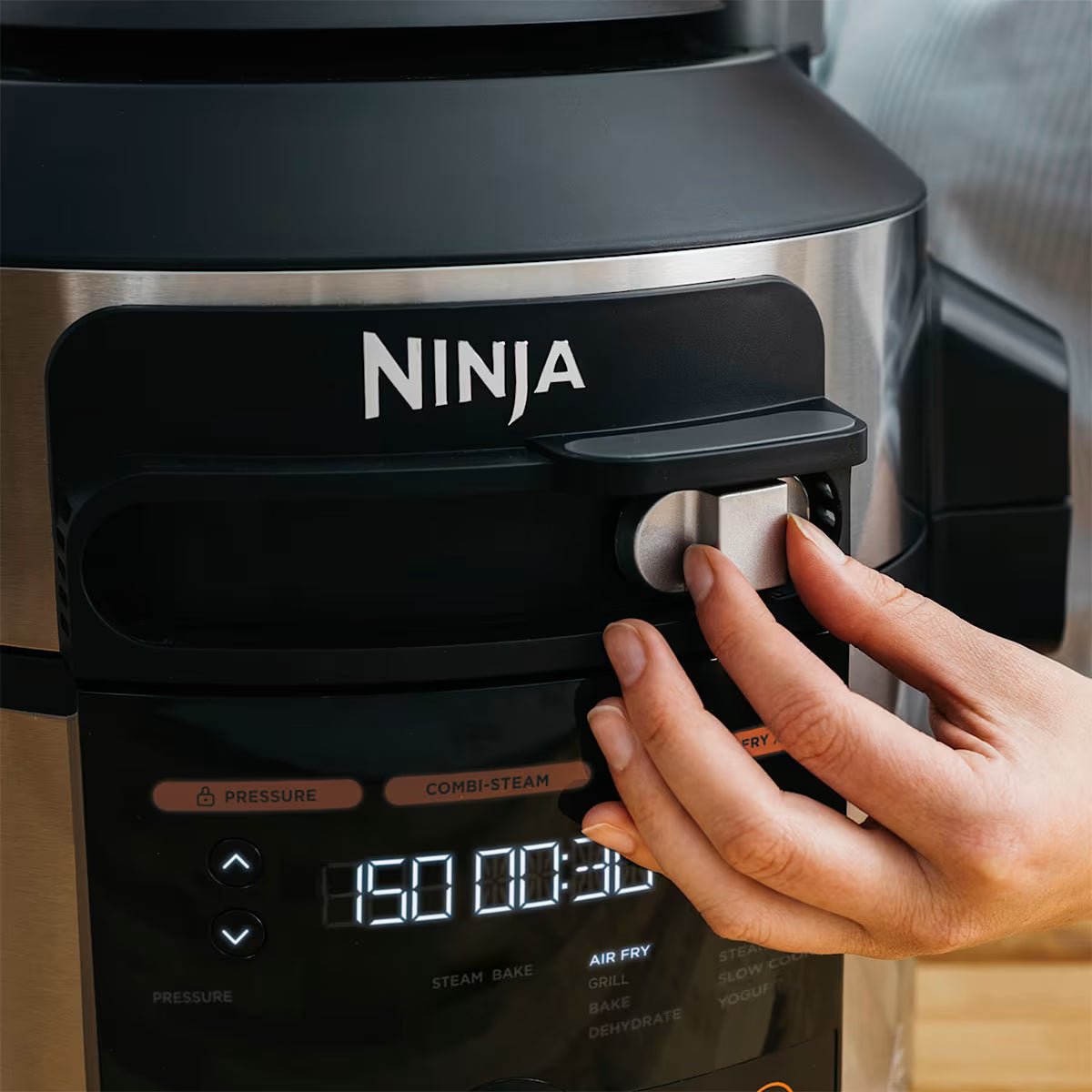 "Ninja Foodi 11-in-1 SmartLid 6L Multi-Cooker OL550UK & Accessories Exclusive Bundle