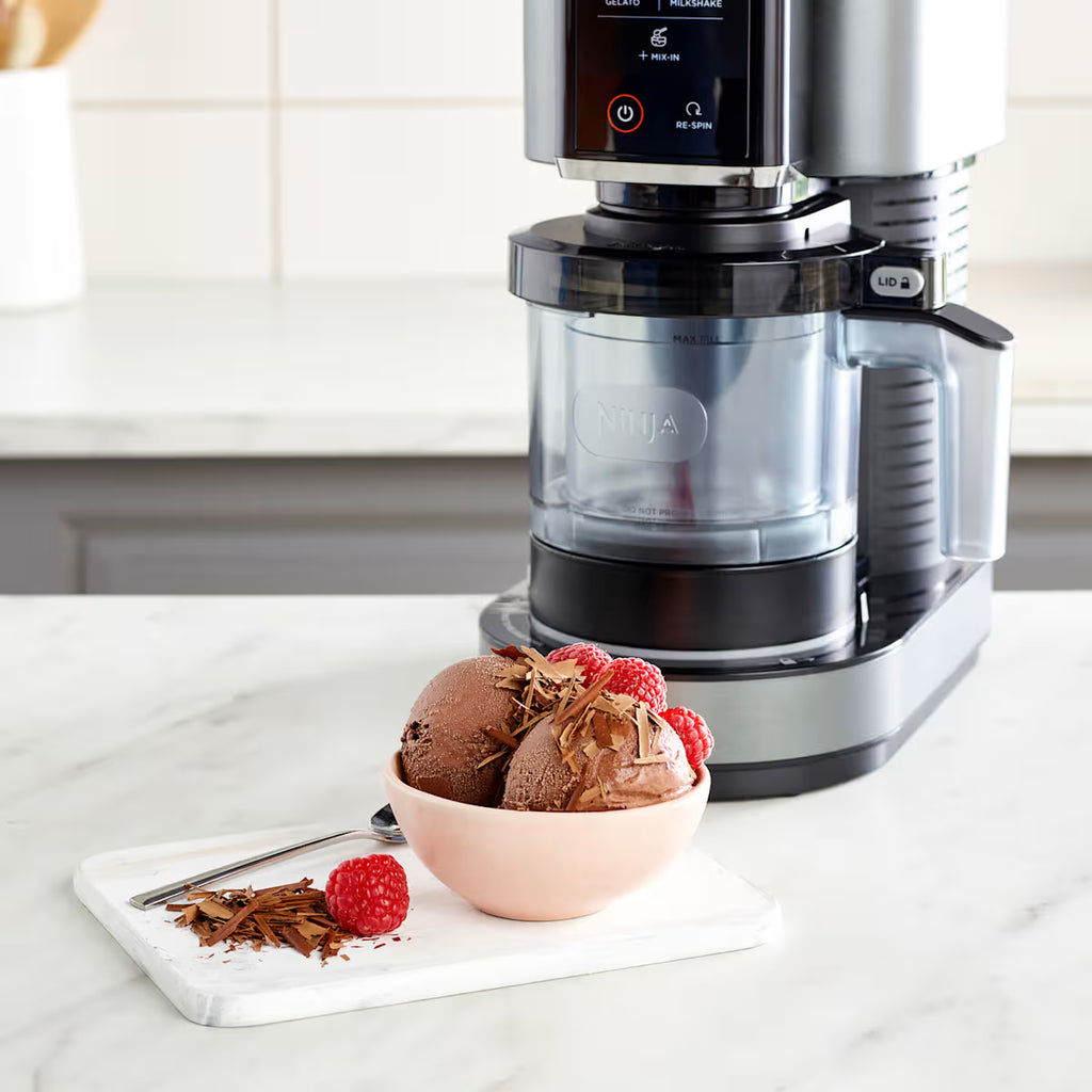 Ninja?CREAMi Ice Cream & Frozen Dessert Maker (7 Tub Multi-Coloured Lid Bundle)
