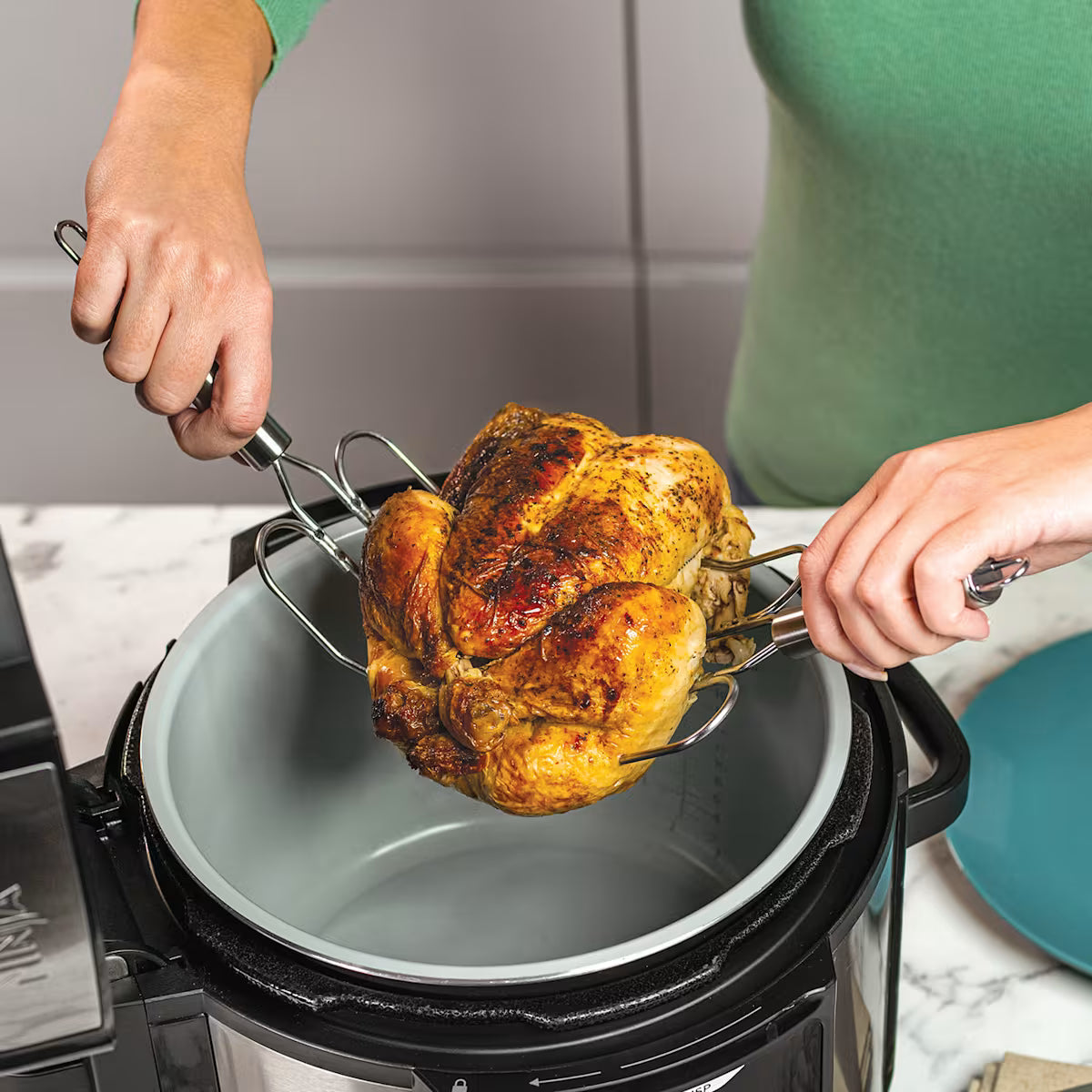 Ninja?Foodi MAX Pro Health Grill & Air Fryer Exclusive Accessory Bundle