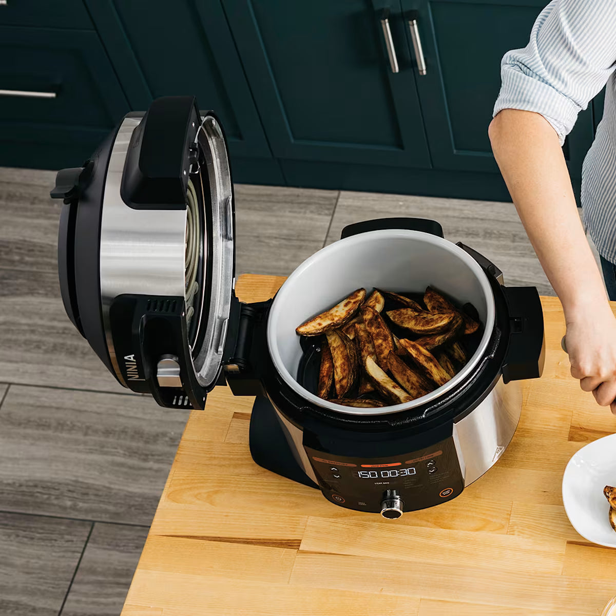 "Ninja Foodi 11-in-1 SmartLid 6L Multi-Cooker OL550UK & Accessories Exclusive Bundle